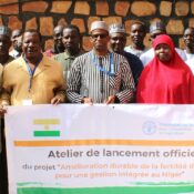 Lancement officiel du Projet Amélioration TCP Projet : Amélioration durable de la fertilité des sols pour une gestion intégrée au Niger Niamey, le 8 avril 2026 – Un nouveau chapitre s'ouvre pour l'agriculture nigérienne Hier, le mardi 7 avril 2026, s'est tenu à Niamey l'atelier de lancement officiel du projet "Amélioration durable de la fertilité des sols pour une gestion intégrée au Niger". Ce projet ambitieux, fruit d'un partenariat stratégique entre l'INRAN et la FAO, marque une étape décisive dans la lutte contre la dégradation des terres et pour la sécurité alimentaire. Sous la présidence du Dr Abdou Rabiou , Directeur Général de l’INRAN, et sous la coordination du Pr Addam Saidou Kiar i, les experts et partenaires se sont réunis pour définir les axes d'intervention immédiats. 🎯 Nos objectifs pour les deux (2) prochaines années : Innovation : Promotion des biofertilisants et des technologies de Gestion Durable des Sols (GDS). Expertise locale : Formation de 20 "Soil Doctors" (docteurs des sols) au sein des communautés. Impact direct : Accompagnement technique de 200 producteurs nigériens pour restaurer la productivité de leurs parcelles. Comme en témoignent les images de l'atelier, l'engagement est total pour transformer nos défis environnementaux en opportunités de croissance pour nos braves producteurs.